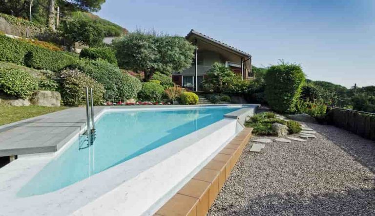 10 motivos para tener una piscina en tu jardín