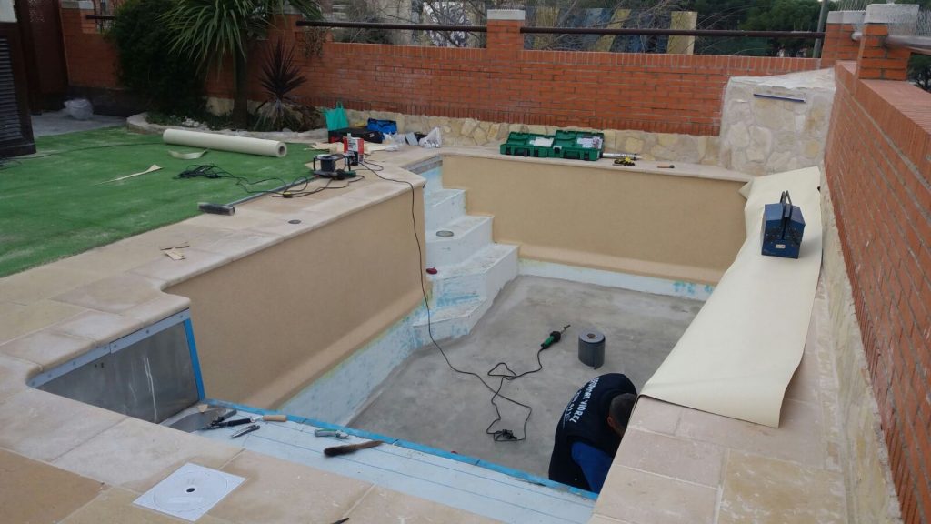reparacion-piscina-poliester16