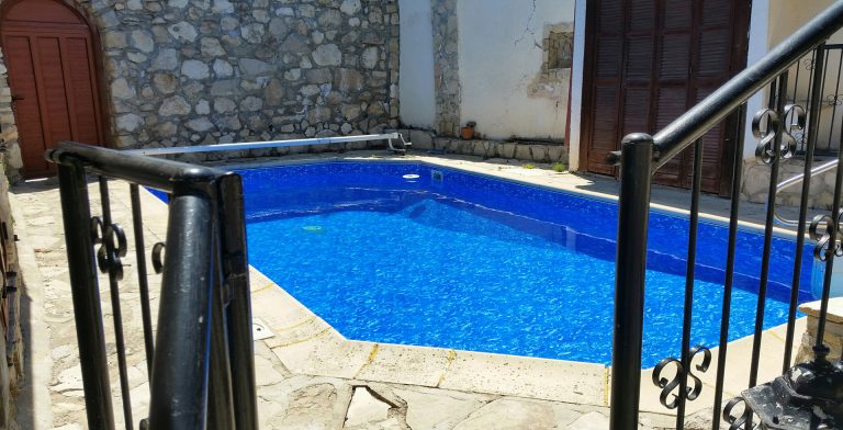 ¿Piscina de fibra o lámina armada?