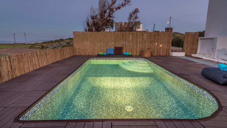 Una piscina con material de fibra en Sabadell