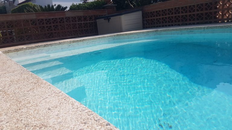 Piscinas de fibra en Rubí, una opción con poco mantenimiento y muchas comodidades