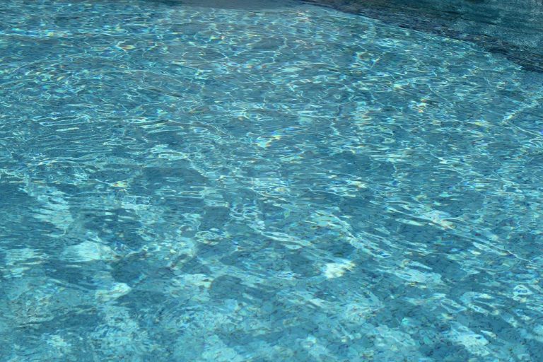 Las razones por la que las piscinas de fibra en Badalona son la mejor opción