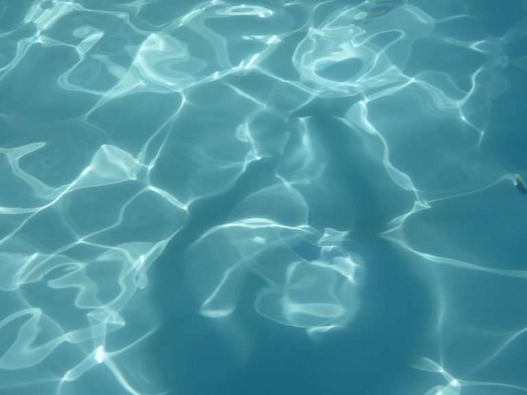 ¿Cómo saber si es momento de reemplazar el liner de piscinas en Tarragona?
