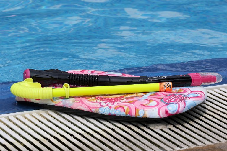 ¿Cuáles son las funciones del liner de piscinas en Sabadell?