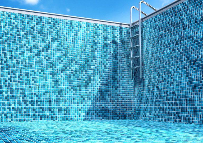 El renacimiento de tu oasis acuático: Reparación de liners