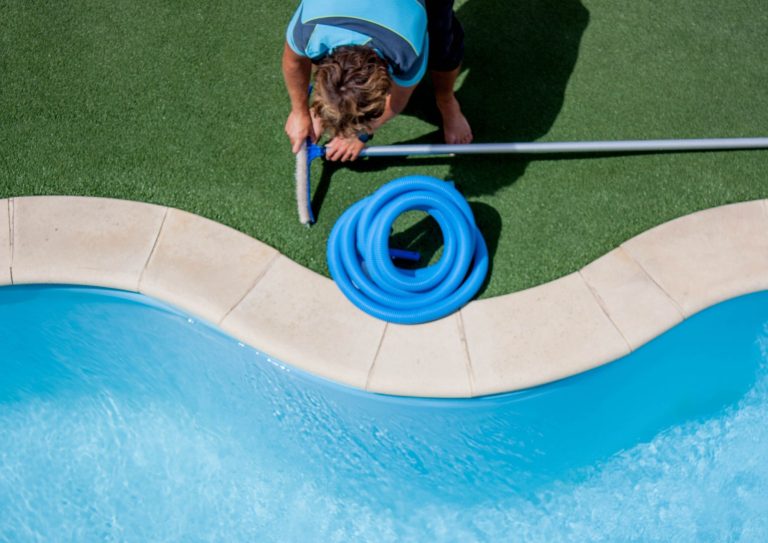 Protege tu inversión acuática con liner piscinas: Líderes en reparación de piscinas