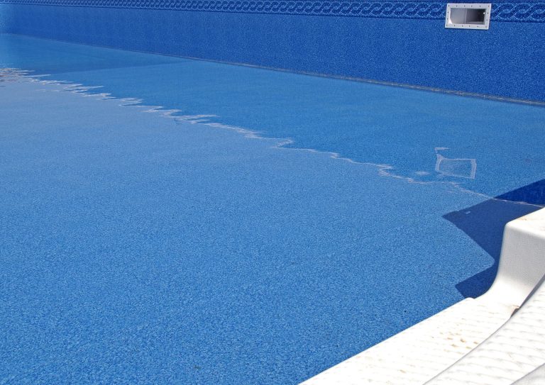 Transforma tu piscina con elegancia y protección: Descubre el liner para piscinas 