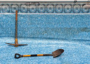 Reparando una piscina de Barcelona