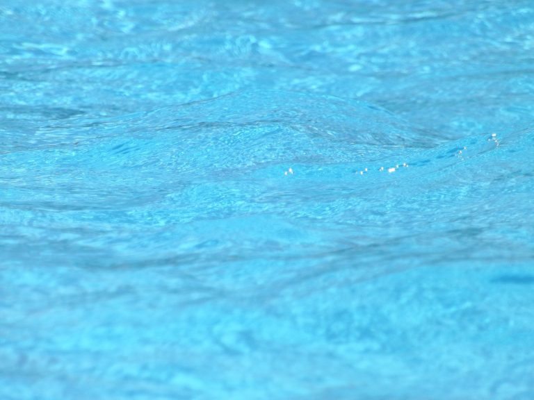 Importancia de la reparación del liner de piscina: garantizando la durabilidad y estanqueidad