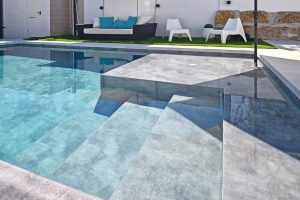 piscina recién reparada