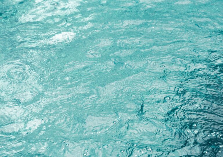 La importancia del liner de piscinas en espacios públicos