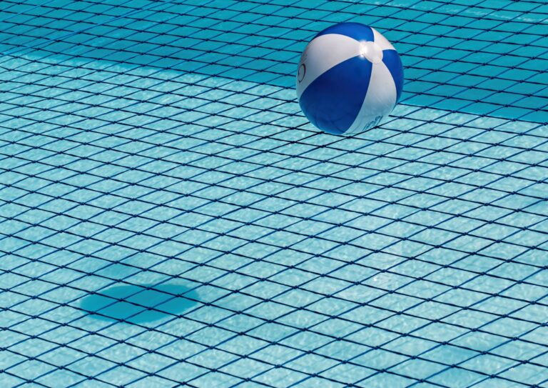 Liner y cloración salina, ¿por qué es la combinación más eficiente frente al cloro tradicional?