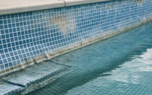 deterioro liner piscina arrugas desgaste