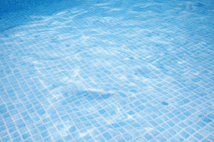 fondo liner piscina irregularidades
