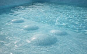 liner piscina aire acumulado fondo