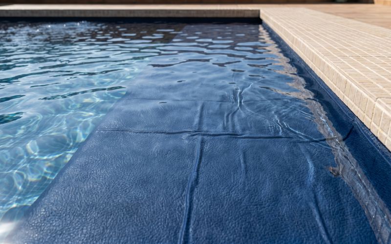 liner piscina arrugas leves superficie