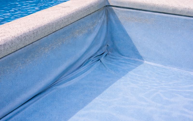 liner piscina arrugas