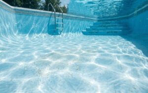 liner piscina desgaste uso continuo