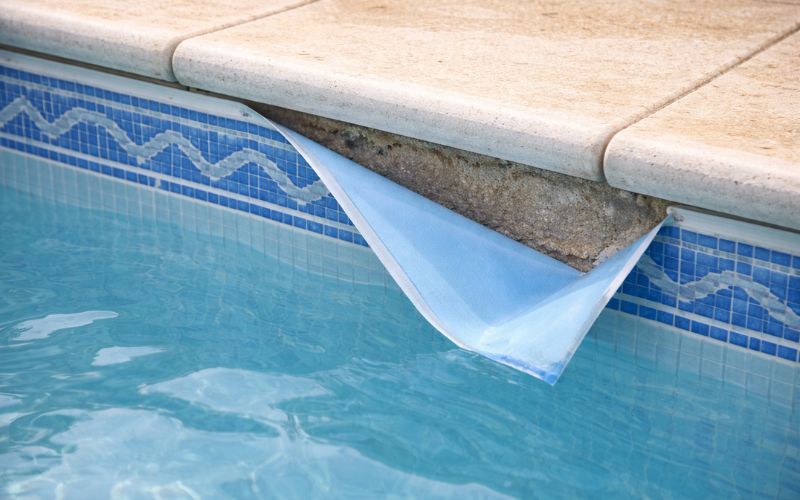liner piscina despegado borde pared