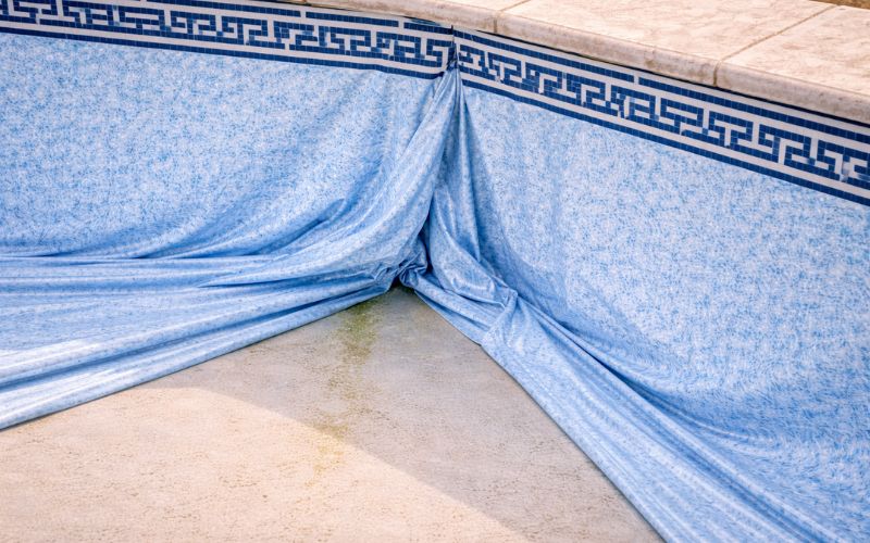 liner piscina mal instalado esquinas