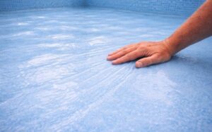 liner piscina resbaladizo superficie