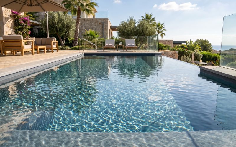 reflejos del agua según el liner de la piscina