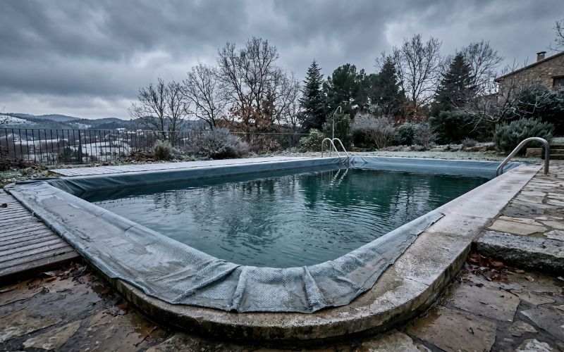 liner de piscina durante invierno y bajas temperaturas