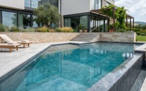 acabado elegante y textura uniforme en liner de piscina