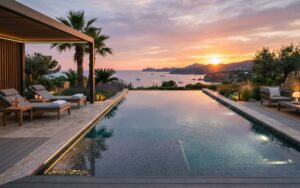 piscina moderna con liner y ambiente relajante al atardecer
