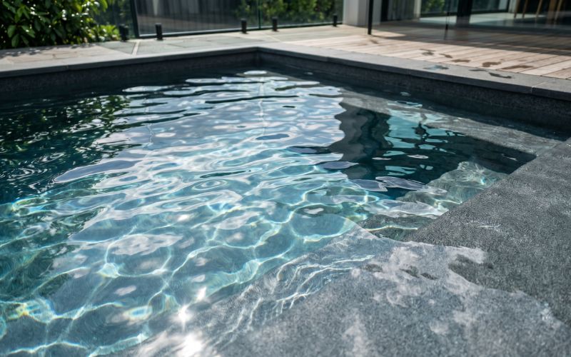 reflejos y tonalidades del agua según acabado del liner