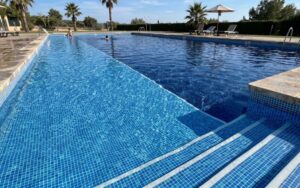 efecto de la profundidad sobre el liner de piscina