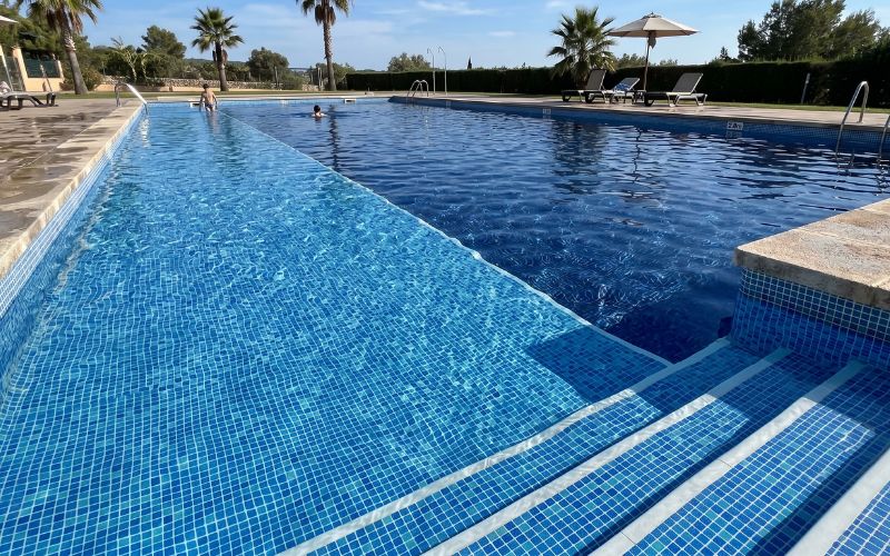 efecto de la profundidad sobre el liner de piscina